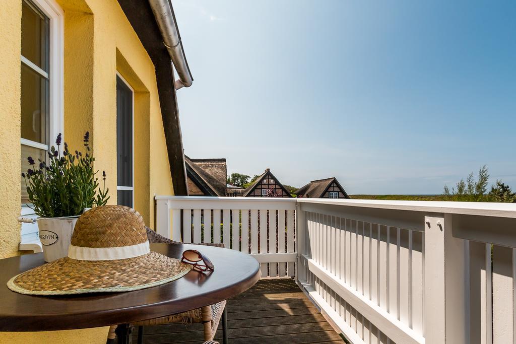 Haus Nordlicht Hotel Ahrenshoop Exterior photo
